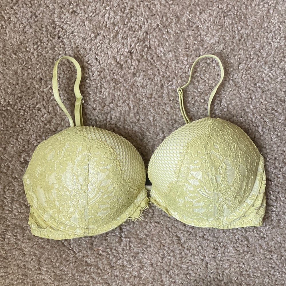 victoria’s secret yellow bra